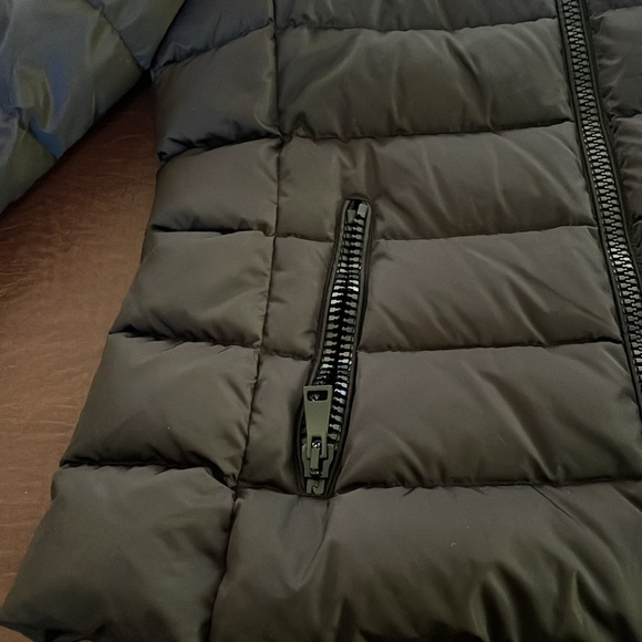 Super Cute barely worn once Moncler Woman’s Jacket. Size 5 - Picture 3 of 16